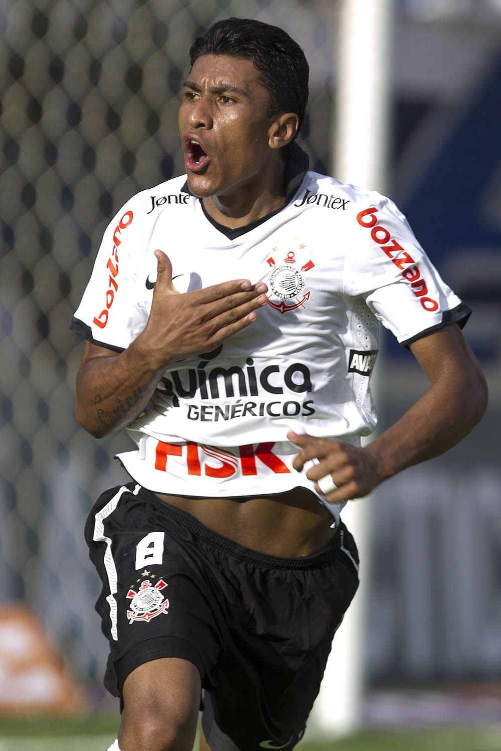 Paulinho foi campeão Paulista, Brasileiro, Libertadores e Mundial pelo Corinthians