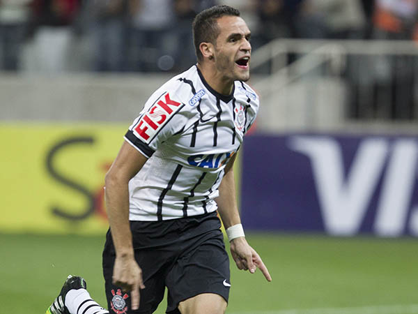 Renato Augusto  jogou com a camisa do Corinthians 2013-2015