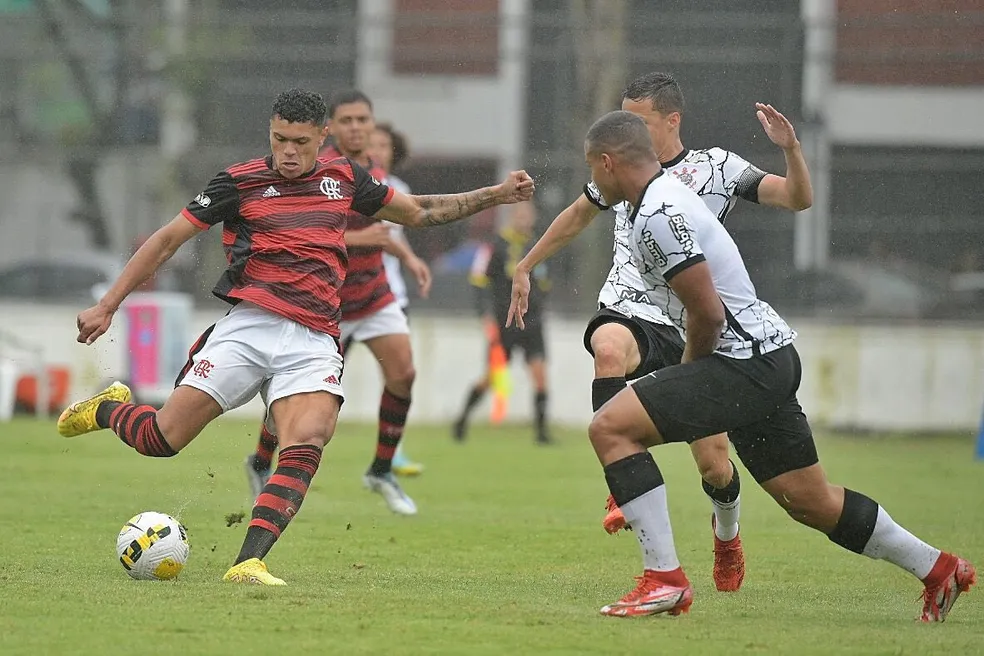 Flamengo e Corinthians em partida pelo Brasileirão Sub-20, na Gávea — Foto: Divulgação / Flamengo