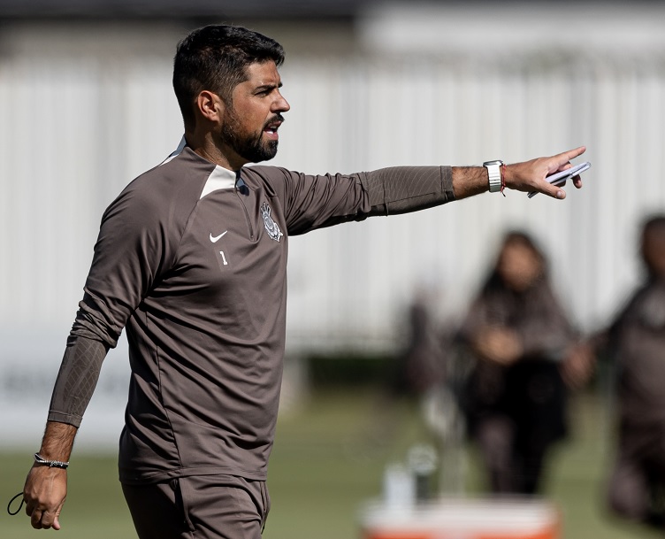 Antnio Oliveira em treino do Corinthians - Foto: Rodrigo Coca/Agncia Corinthians