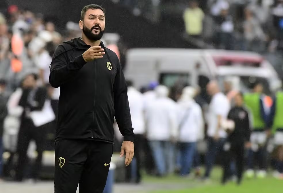 Danilo foi campeo da Copinha pelo Corinthians neste ano  Foto: Marcos Ribolli