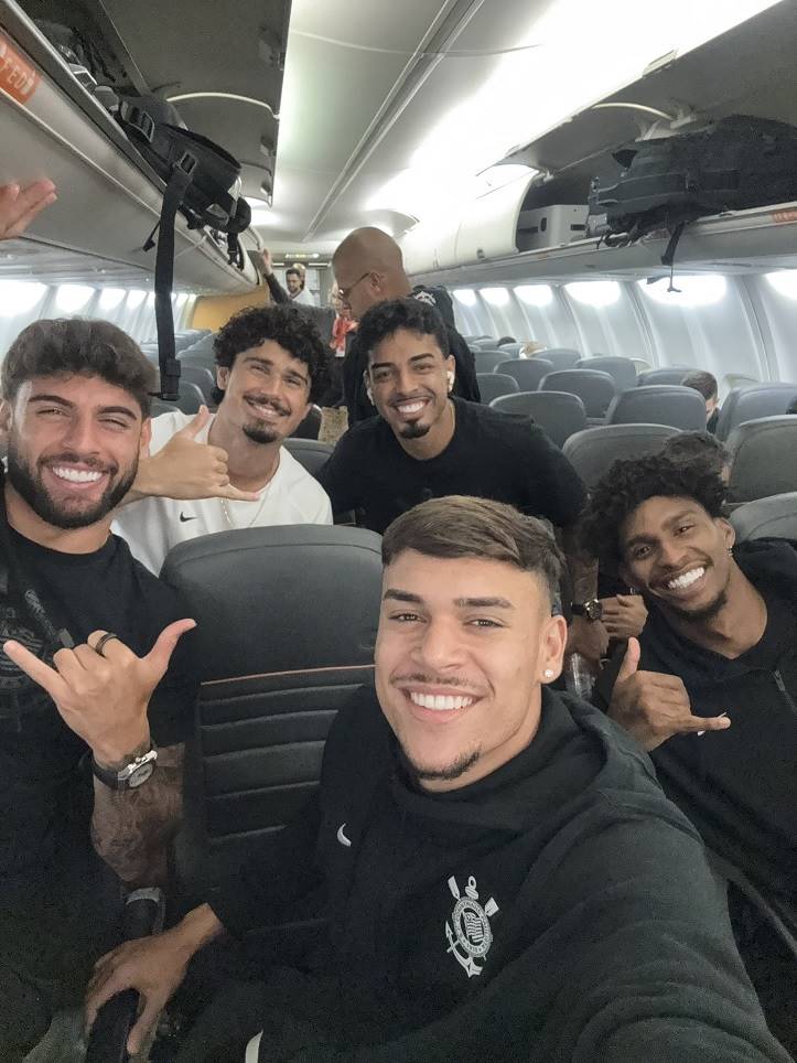 A delegao do Corinthians est a caminho de So Jos do Rio Preto, onde ficar concentrada e, amanh, segue para Novo Horizonte para a partida - Foto:  Ag Corinthians