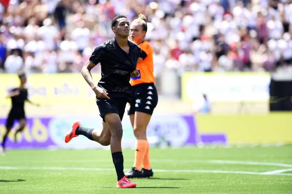 Denner, do Corinthians, comemora gol na final da Copinha 2025  Foto: Marcos Ribolli