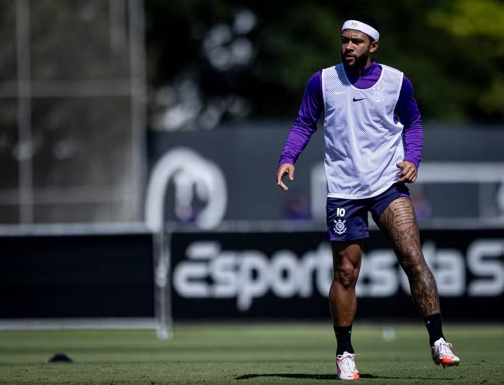 Memphis Depay ser titular contra o Internacional  Foto: Rodrigo Coca/Agncia Corinthians