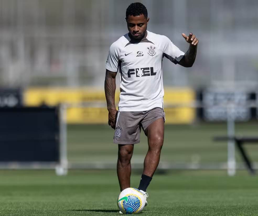 Diego Palacios, lateral-esquerdo do Corinthians, em treino  Foto: Rodrigo Coca / Ag.Corinthians