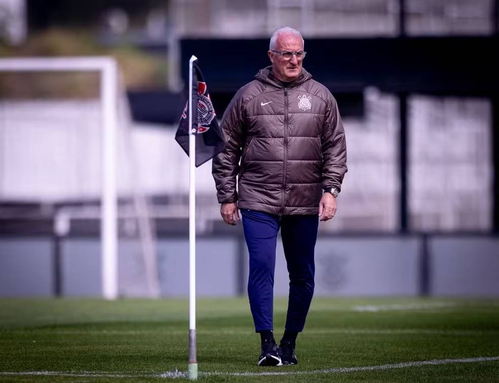 Dorival Jnior, tcnico do Corinthians, durante treinamento no CT Joaquim Grava  Foto: Rodrigo Coca/Agncia Corinthians