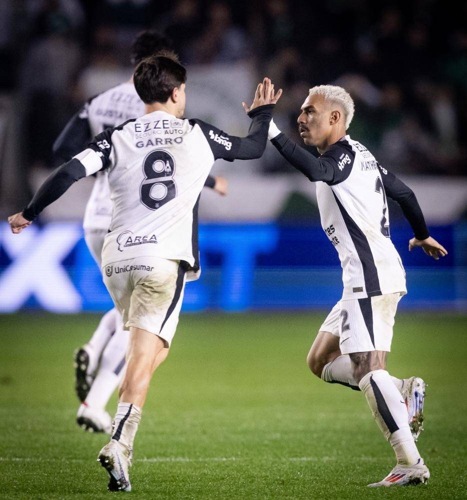 Rodrigo Garro  e Matheusinho  comemorando o gol - Foto: Rodrigo Coca/Agncia Corinthians 