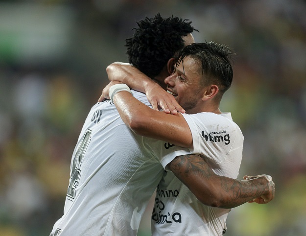 Gil e Romero se destacaram na partida e participaram do gol. Foto: Rodrigo Coca/ Ag.Corinthians