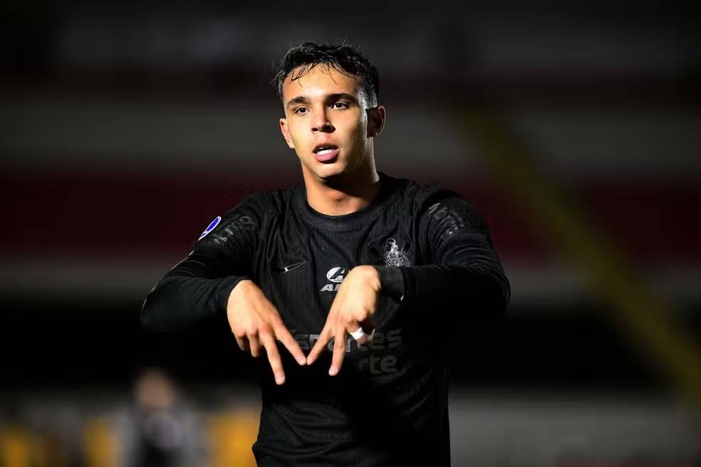 Giovane deixou o Corinthians antes do fim do contrato  Foto: Marcos Ribolli