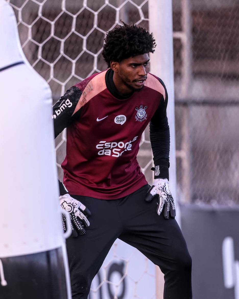 Hugo Souza em treino do Corinthians - Foto: Rodrigo Coca/Ag�ncia Corinthians