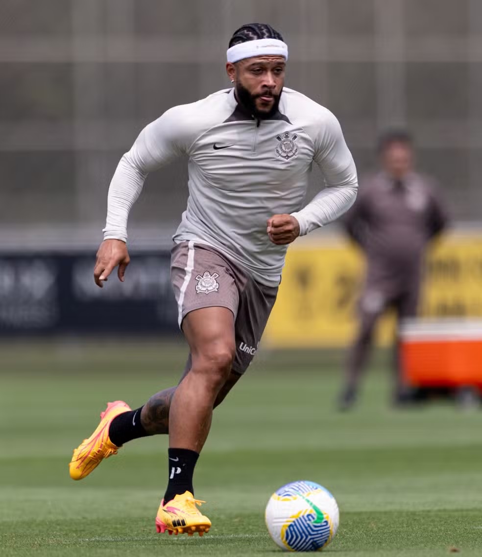 Memphis Depay em treino antes de estreia pelo Corinthians  Foto: Rodrigo Coca / Ag.Corinthians