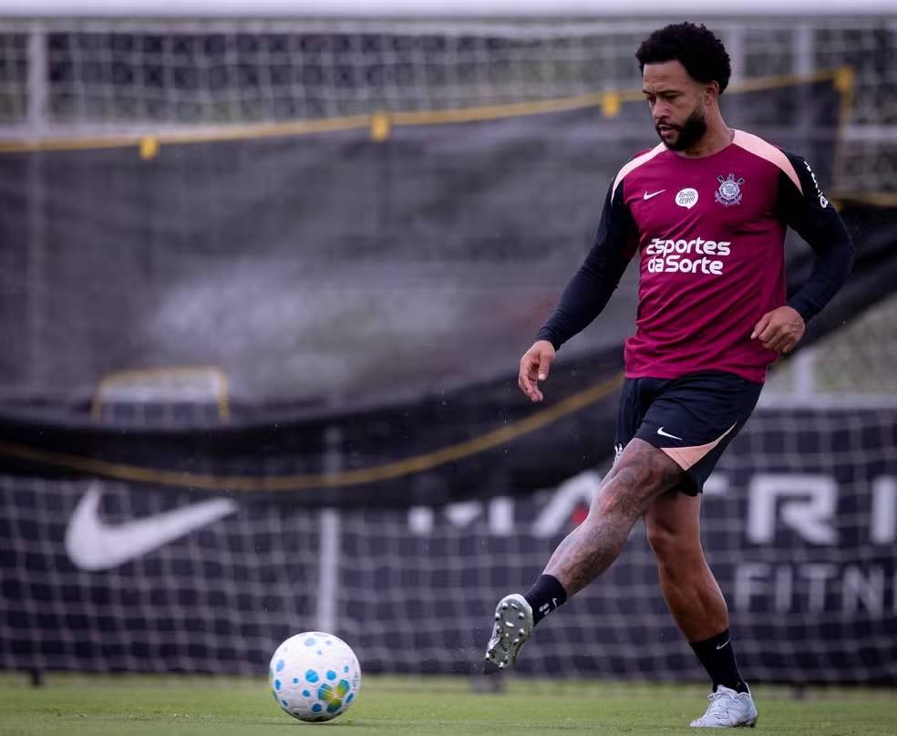 Memphis Depay treina no CT Joaquim Grava antes de confronto com Coritiba � Foto: Rodrigo Coca/Ag�ncia Corinthians