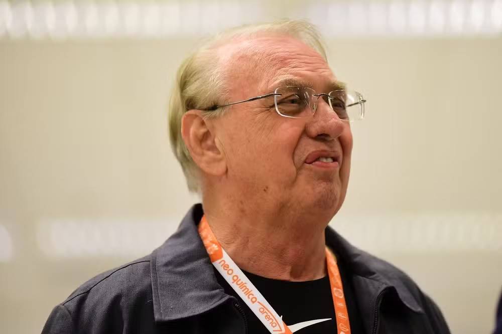 Osmar Stabile, presidente do Corinthians, antes de jogo contra o Vitria  Foto: Marcos Ribolli