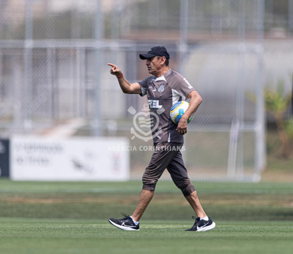 Ramon Diaz comandando treino do Timo - Foto: Rodrigo Coca/Ag Corinthians