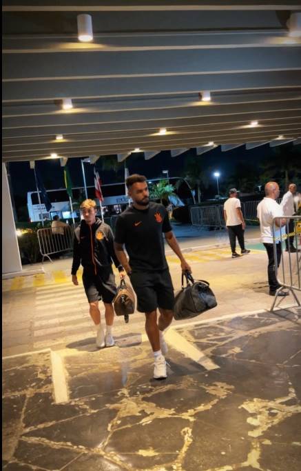 Delega��o do Corinthians chegando a Bahia  - Imagem: Ag�ncia Corinthians