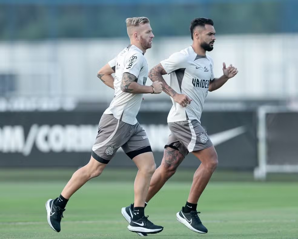 Pedro Henrique e Raniele no treino Foto: Rodrigo Coca/Ag Corinthians