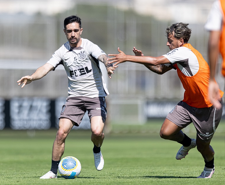 Igor Coronado participando do treino  Foto: Rodrigo Coca Ag Corinthians 