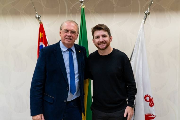Presidente Osmar Stabile com Wlllian Batista. Fotos: Rafael Brayan/Agncia Corinthians